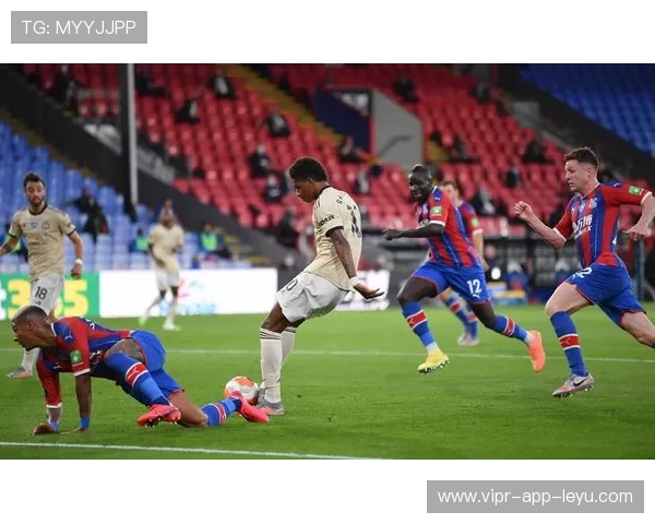 英超豪门争夺，比分3-2，比赛关键数据：抢断成功率77%，长传准度高达85%