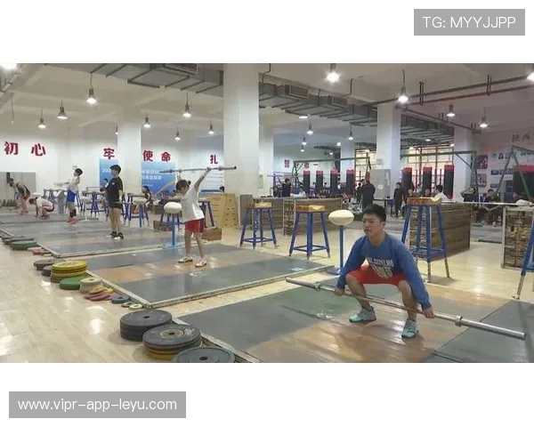 举重学院开展青少年力量基础课程与家长沟通会，青少年练举重会不会影响身高